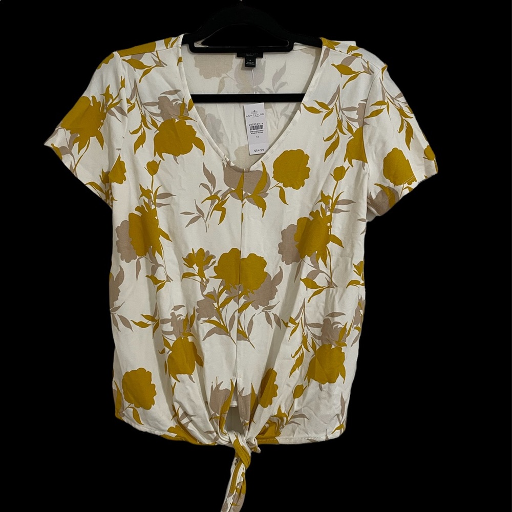 NWT Ann Taylor floral top with front knot detail Size M
